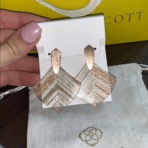 Kendra Scott Earrings! Astoria!